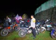 Bhabinkamtibmas Polsek Enrekang menghadiri Acara Kegiatan Masyarakat di Desa Binaannya