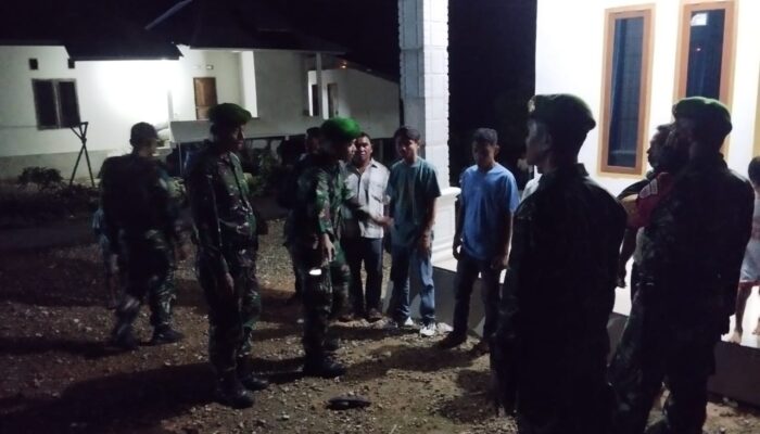 Babinsa Koramil 1413-09/Sampolawa dan Komduk Gelar Patroli, Warga Diimbau Tingkatkan Kewaspadaan Kamtibmas