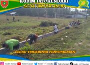 Wujudkan Lingkungan Sehat, Babinsa Koramil Lainea dan Warga Desa Ampera Gelar Karya Bakti Bersama