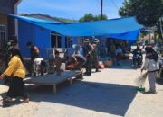 Babinsa Koramil 1413-09/Sampolawa Gelar Kerja Bakti Pembersihan Pasar, Wujud Kepedulian Lingkungan dan Kesehatan Masyarakat