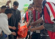 Respons Cepat Personel Polres Pangkep Tangani Laka Laut Kapal KLM Fitri Jaya di Perairan Podang-Podang