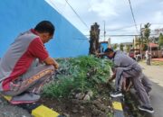 Melalui Jum’at Bersih, Polres Sinjai Tanamkan Budaya Hidup Bersih dan Sehat.