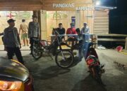 Dekat dengan Masyarakat, Personel Polsek Sabbangparu Lakukan Patroli Biru di Wilayahnya