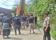 Bhabinkamtibmas Polsek Saluputti Hadir Amankan Prosesi Rambu Solo’ di Rembon