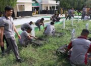 Polres Soppeng Ikuti Karya Bakti Pembersihan Taman Makam Pahlawan dalam Rangka HUT ke-69 Korem 141/Tp