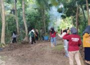 Babinsa Koramil 1413-06/Tomia Bersama Warga Laksanakan Kerja Bakti Pembersihan Jalan