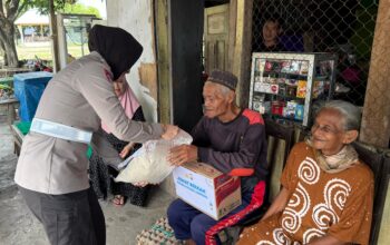 Polwan Polres Soppeng Gelar Jumat Berkah, Wujud Kepedulian dan Kedekatan dengan Masyarakat
