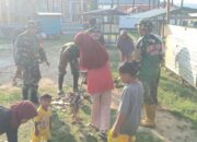 Koramil 1413-08/Gu Bersama Babinsa Laksanakan Karya Bakti Pembersihan Pasar Desa Moko