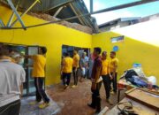 Polsek Lasolo Berdiri di Garda Terdepan, Fokus Membersihkan Material Bangunan Roboh Akibat Angin Kencang