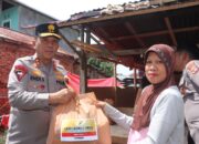 Peduli Warga Terdampak Banjir, Kapolda Sulteng Salurkan Sembako di Donggala