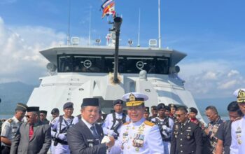Peringati Hari Dharma Samudera, Kodaeral VI Gelar Upacara di KRI Marlin Dirangkaikan Tabur Bunga dan Bakti Sosial