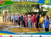 Sinergi TNI-Polri dan Masyarakat, Babinsa Koramil 13/Landono Gelar Karya Bakti di Desa Lakomea