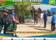 Babinsa Koramil Wawonii Bersama Warga Gelar Karya Bakti Bersihkan Desa Langkowala