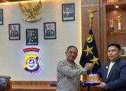 Jaringan Media Siber Indonesia Sultra Anugerahkan Award kepada Kapolda Sultra