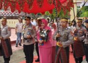 Kapolres Sinjai AKBP Jamal Fathur Rahman, S.IK, MH Tiba di Mapolres, Disambut Tari Paddupa.