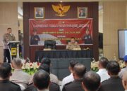 Serah Terima Kepemimpinan, Kapolres Lama Sampaikan Laporan Kesatuan Polres Sinjai.