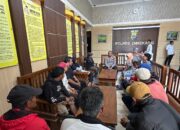 Pengamanan Humanis Polres Enrekang ditengah Aksi Unjuk Rasa AMPU, Kapolres Bersama PJU Buka Ruang Dialog dan Tegaskan Penyelesaian Bermartabat