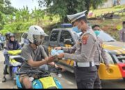 Polres Morowali Utara Bagikan Masker Gratis Kepada Warga Guna Menekan Jumlah Kasus ISPA