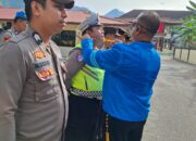 Kapolres Enrekang Cek Sikap Tampang Personel Yang Akan Melaksanakan Serah Terima Penjagaan