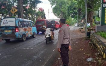 Polsek Jajaran Polres Soppeng Laksanakan Pengaturan Lalu Lintas Pagi Hari, Wujudkan Keamanan dan Keselamatan Pengguna Jalan