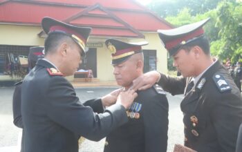Upacara Satya Lencana Pengabdian di Polres Wajo, Penghargaan Untuk 4 Personel yang Berkontribusi Lama