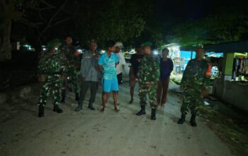 Perkuat Kamtibmas, Babinsa Koramil 1413-08/Gu Pimpin Patroli Bersama Warga