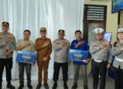 Kapolda Sultra Bersama Bupati Kolaka Serahkan SIM Digital Melalui Aplikasi SINAR