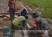 Babinsa Koramil 1412-01/Tirawuta Laksanakan Kerja Bakti Bantu Warga Dirikan Rumah Tani