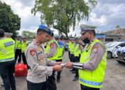 Kasi Propam Polres Soppeng Laksanakan Pemeriksaan Kelengkapan Personel Usai Apel Gelar Pasukan