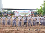 Tanam Uwi Ungu, Karo SDM Kombes Adi Ferdian Saputra : Polda Sulsel Siap Budidaya Pangan Lokal