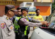 Hari ke 3 Operasi Keselamatan Pallawa 2026,Satlantas Polres Palopo Bagikan Stiker Pada Pengendara