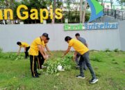 Personel Polres Soppeng Laksanakan Kerja Bakti di Taman Gapis