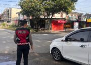 Perkuat Pengaturan Lalu Lintas, Sat Samapta Polres Sinjai Bantu Tugas Sat Lantas.