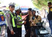 Hari ke-5 Pelaksanaan Operasi Keselamatan Pallawa 2026,Satlantas Polres Palopo Bagikan Helem Gratis