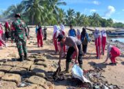 Polres Buton Bersama TNI dan Pelajar Gelar Aksi Bersih-Bersih Pantai