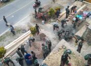 Perkuat Gotong Royong, Koramil 1413-13/Sorawolio Bersama Warga Cor Tiang Masjid Al-Muhajirin