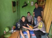 Bentuk Kepedulian, Polres Morowali Utara Jenguk dan Berikan Bantuan Rekan Wartawan yang Mengalami Kecelakaan