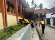 Tindak Lanjut Arahan Presiden, Kapolsek Anggeraja Turun Langsung Pimpin Kerja Bakti Bersihkan Masjid dan Lapangan di Cakke