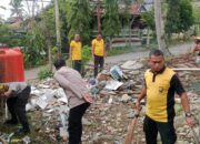 Wujud Kepedulian Lingkungan, Kapolsek Alla Bersama Personel Gelar Kerja Bakti