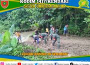 Babinsa Koramil 1417-10/Moramo Bersama Warga Gelar Karya Bakti Bersihkan Drainase di Desa Wonua Jaya
