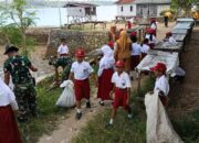 Tanamkan Kepedulian Sejak Dini, Babinsa dan Pelajar SD Gotong Royong Bersama Warga