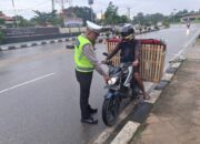 Operasi Keselamatan 2026, Satgas Gakkum Dirlantas Polda Sultra Berikan Teguran Humanis kepada Pengendara di Kendari