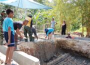 Aksi Energetik Emak-Emak Sambuli Bantu Satgas TMMD Bangun Jembatan