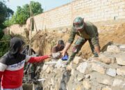 Satgas TMMD 127 dan Warga Kendari Bahu-membahu Bangun Talud