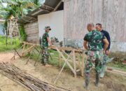 Cekatan, Anggota Satgas TMMD 127 Kodim Kendari Dalam Merakit Besi di Sambuli