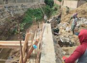 TMMD 127 Kodim 1417/Kendari Mulai Pasang Papan Mal Jembatan di Anggoeya