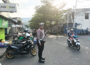 Polantas Atur Lalu Lintas di Sejumlah Pasar Takjil di Kota Luwuk