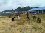 Babinsa Kapontori Ajak Masyarakat Jaga Kebersihan Pasar Watumotobe