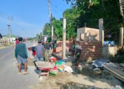 Gotong Royong Personil TMMD 127 Kendari dan Warga Bangun MCK di Sambuli