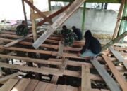 Satgas TMMD 127 Kodim 1417/Kendari Percepat Pemasangan Lantai Papan RTLH